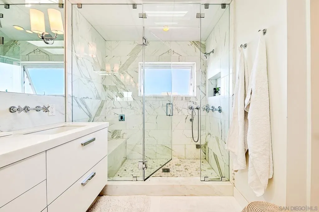 La Jolla, California 92037, United States, 3 Bedrooms Bedrooms, ,4 BathroomsBathrooms,Residential,Active,177721