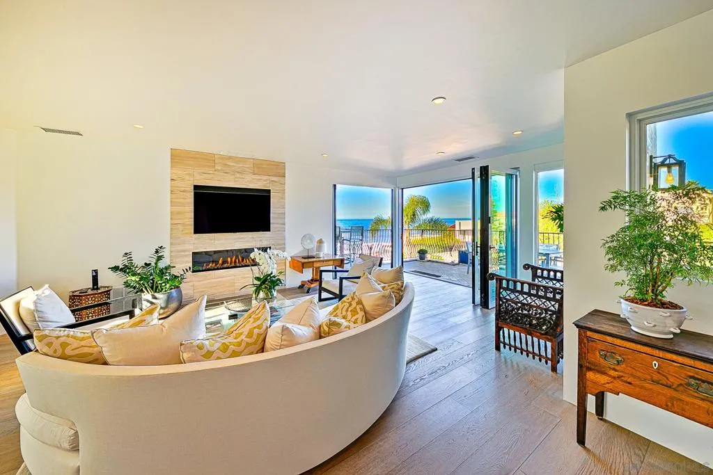 La Jolla, California 92037, United States, 3 Bedrooms Bedrooms, ,4 BathroomsBathrooms,Residential,Active,177721