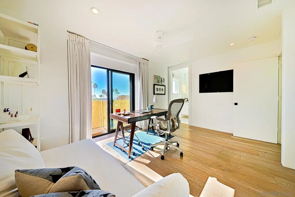 La Jolla, California 92037, United States, 3 Bedrooms Bedrooms, ,4 BathroomsBathrooms,Residential,Active,177721