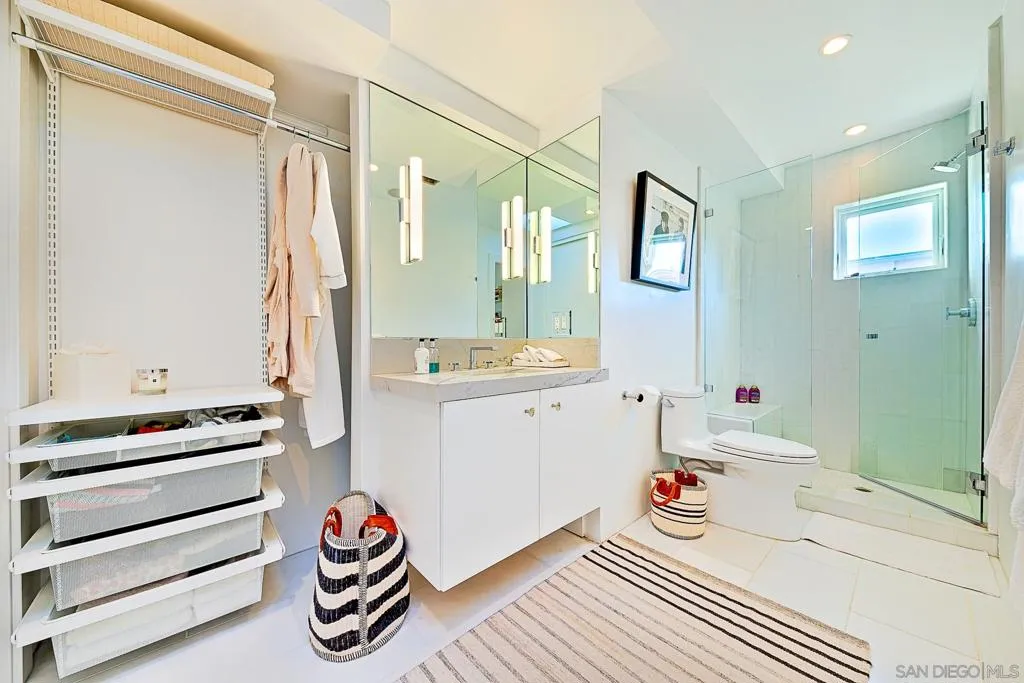 La Jolla, California 92037, United States, 3 Bedrooms Bedrooms, ,4 BathroomsBathrooms,Residential,Active,177721