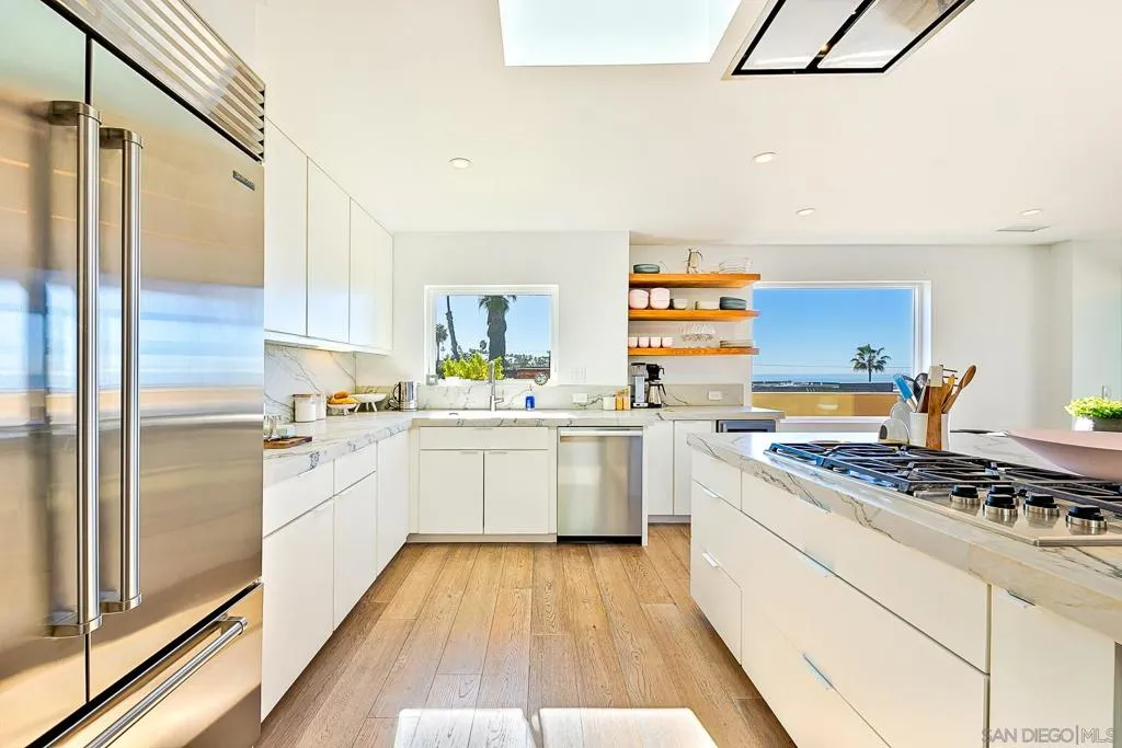 La Jolla, California 92037, United States, 3 Bedrooms Bedrooms, ,4 BathroomsBathrooms,Residential,Active,177721