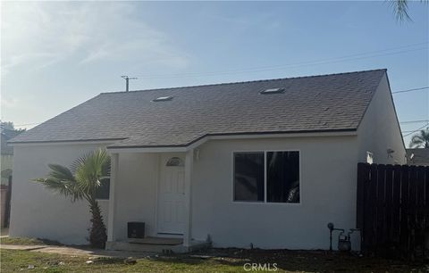 Photo of 2215 N Brighton Street, Burbank, CA 91504 (MLS # SR25271403)