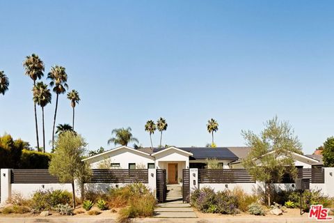 Photo of 19739 Henshaw Street, Woodland Hills, CA 91364 (MLS # 25603539)