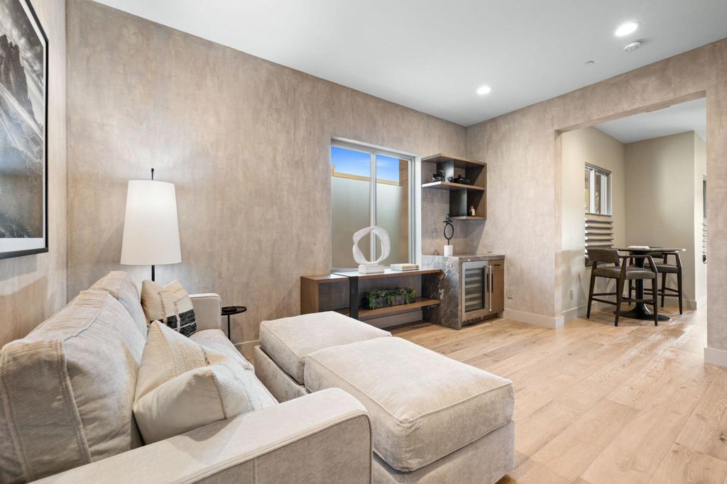 The Retreat at DW - Residential