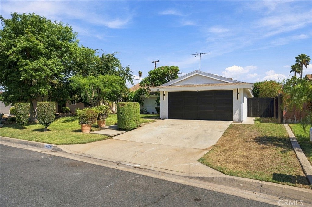 Properties 2 3771 Briarvale
