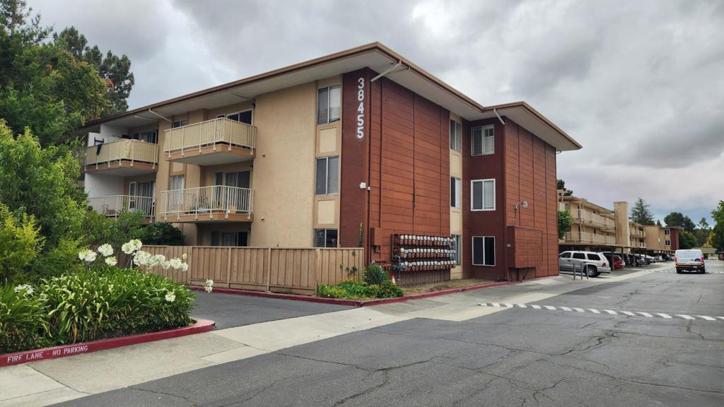 Properties 1 38455 Bronson Street 325