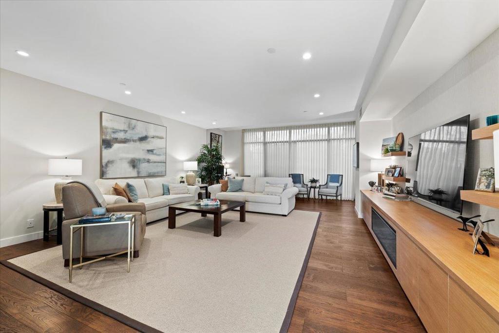 20 W 3rd Avenue 202