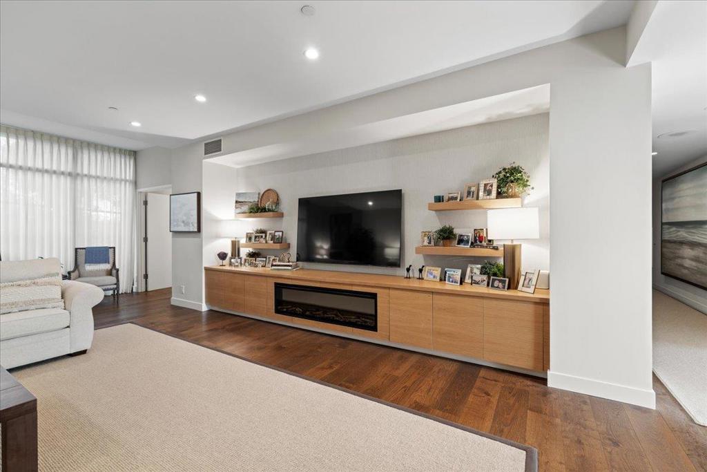 20 W 3rd Avenue 202