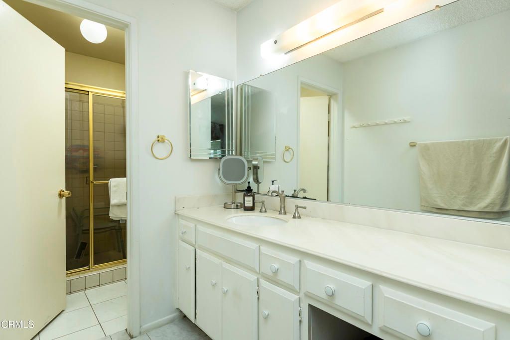 listing image 130722368447416803037