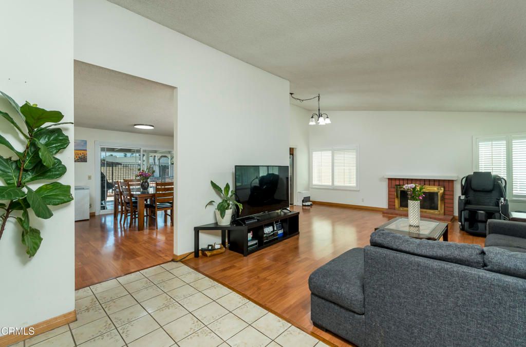 listing image 130720560666787463304