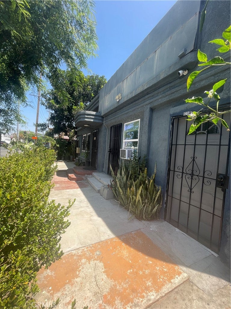 6214 S Western