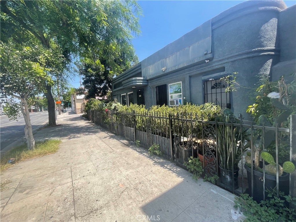 6214 S Western