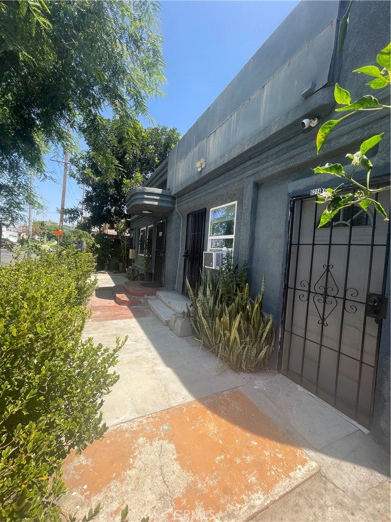 6214 S Western