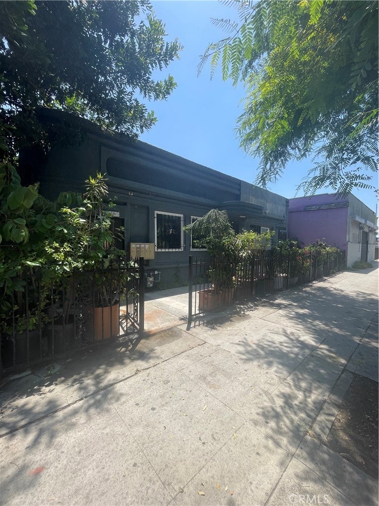 6214 S Western