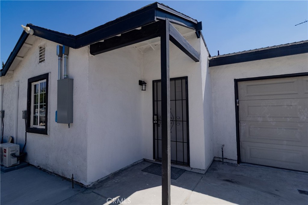 2315 Granada Ave B, South El Monte
Welcome to this two-bedroom, one-bathroom home in the heart of South El Monte! This beautifully updated residence features a renovated kitchen, brand-new windows, fresh interior paint, wooden flooring, and air conditioning for year-round comfort. Enjoy the convenience of one dedicated parking spaces and a prime location close to grocery stores, restaurants, schools, parks, and major freeways. Whether you're a first-time buyer or looking to downsize, this home offers comfort, style, and accessibility. Schedule your showing today!