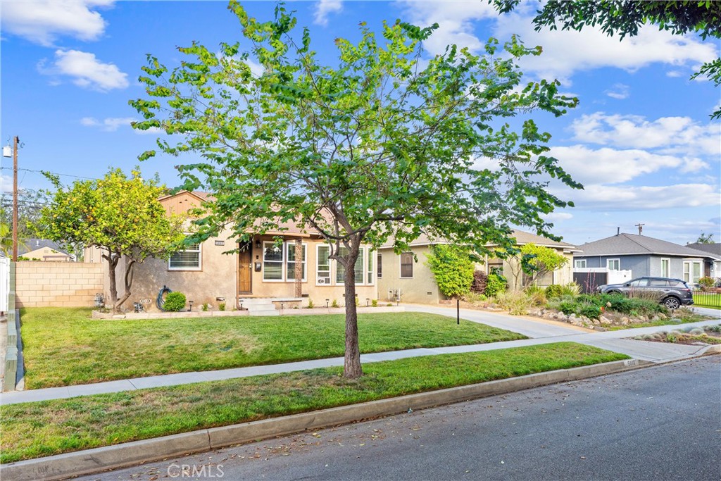 5002 Woodruff Avenue