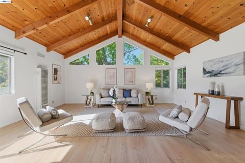 Photo of 3586 Somerset Ave Ave, Castro Valley, CA 94546 (MLS # 41130655)