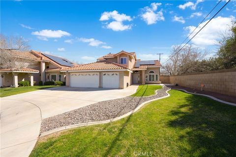 Photo of 44200 Gillan Avenue, Lancaster, CA 93535 (MLS # SR26049815)