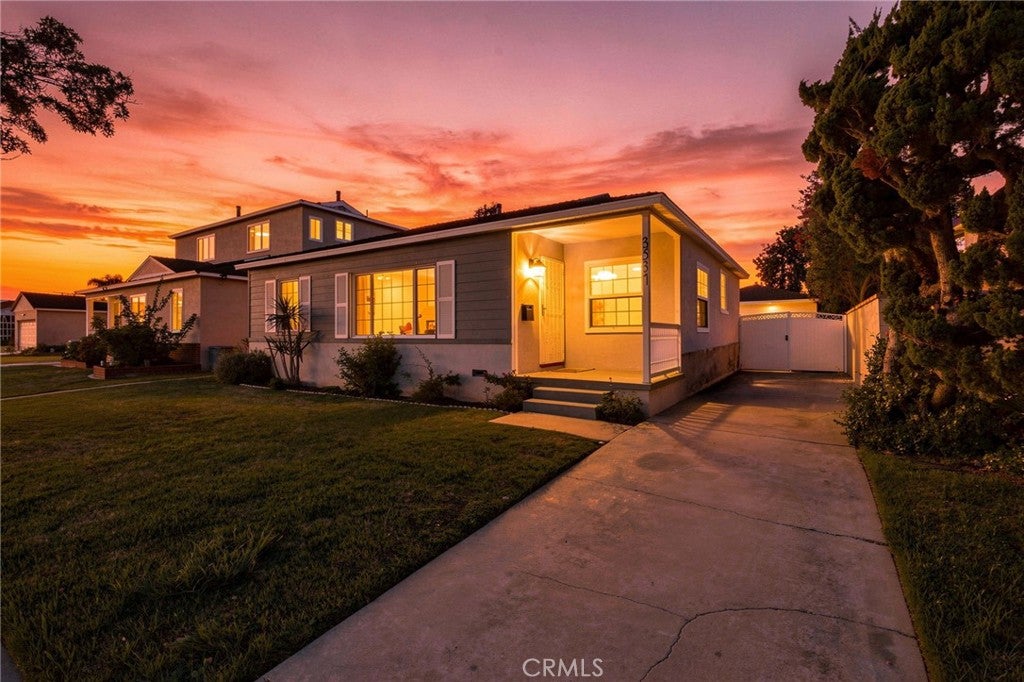 3537 Centralia