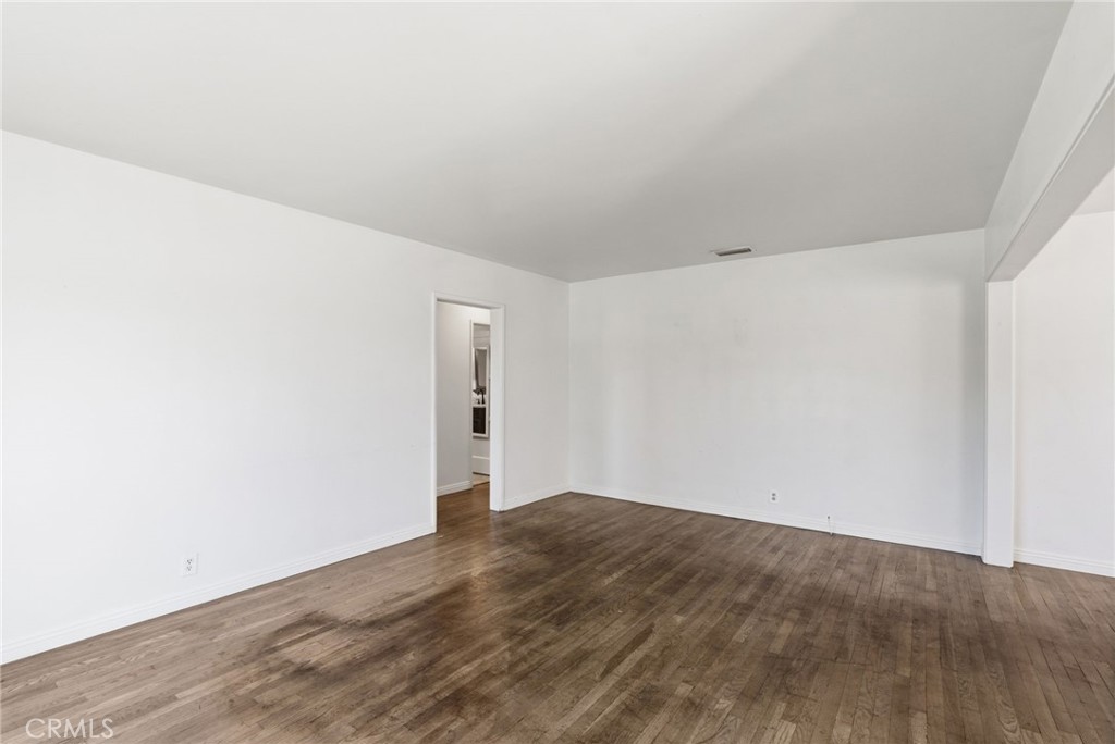 3537 Centralia