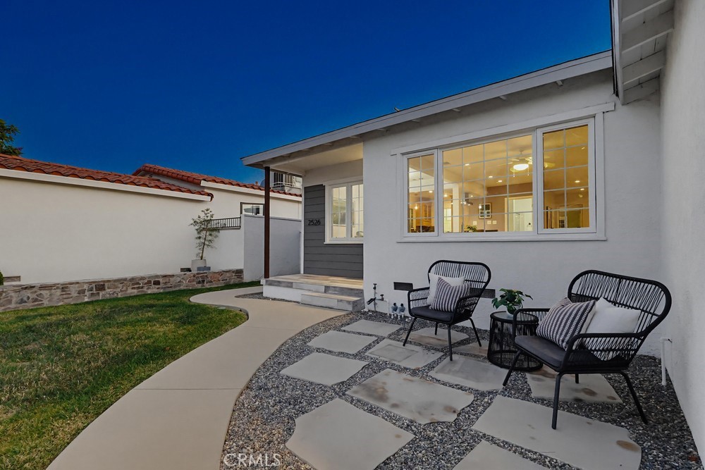 2526 Highcliff