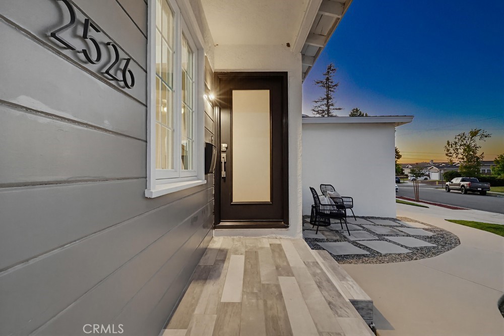 2526 Highcliff