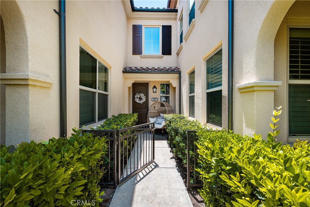 208 Rose Arch