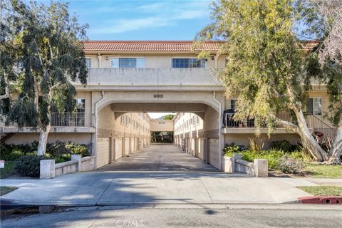 Photo of 10215 Variel Avenue #7, Chatsworth, CA 91311 (MLS # SR25281353)