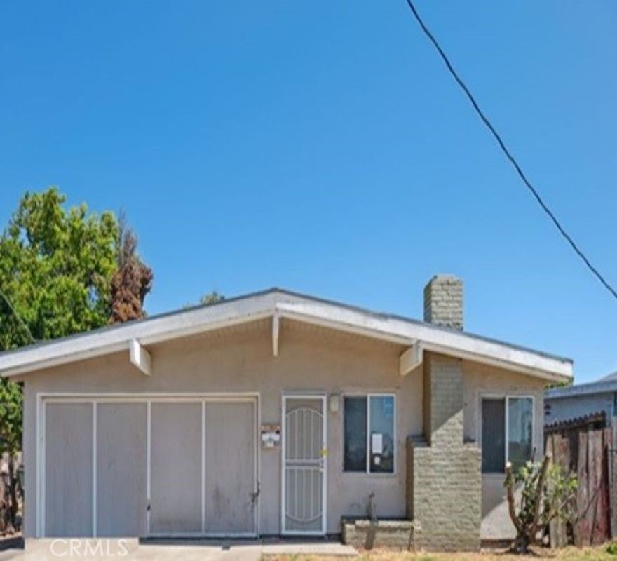 A diamond in the rough in Palo Alto, CA. Home shows it sits on an approx. lot size of 5,000 sq. ft. Home has three bedrooms, one bath with approx. 969 sq. ft. Roll up your sleeves and put on your designer touches to make this your dream home. Run, do not walk to see this one. At this price if you blink it will be SOLD. Buyers check with City, County, Zoning, Tax, and other records to their satisfaction Buyers are to inspect prior to bidding. AS-IS SALE property.