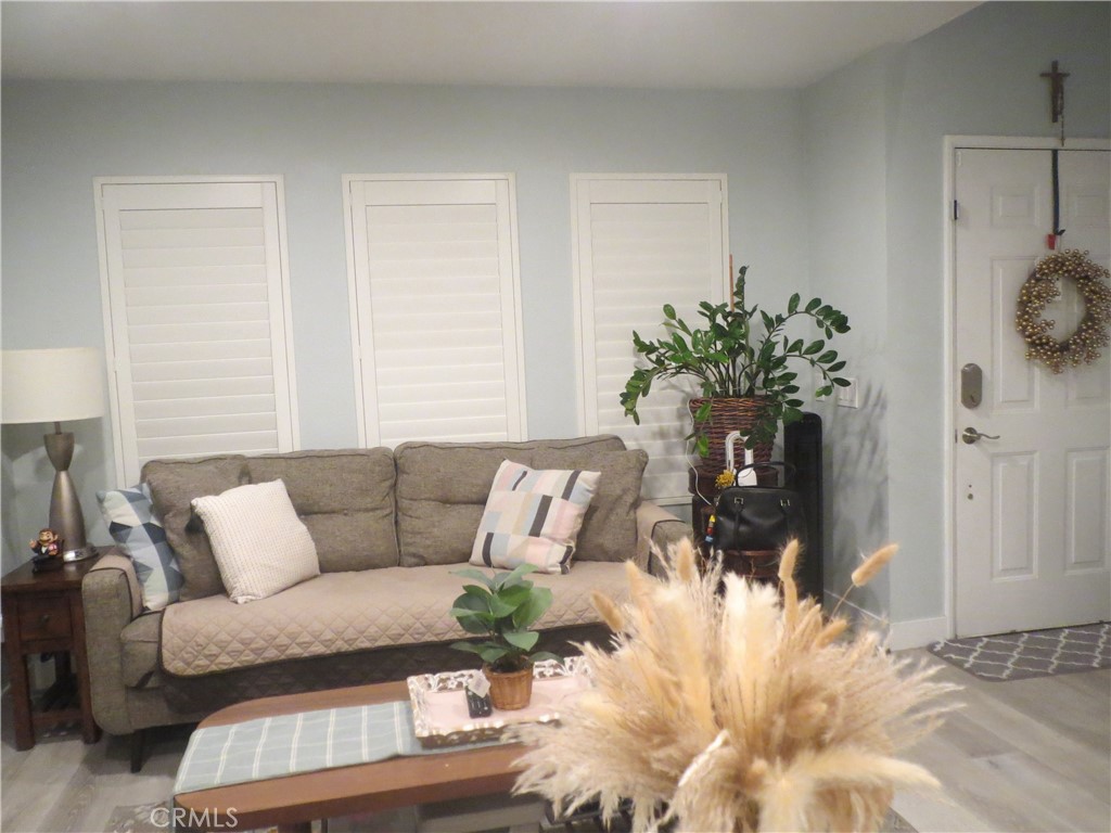 El Palacio Condo (ELPC) - Residential