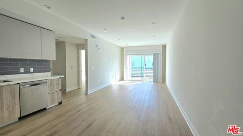 Photo of 1530 S Hayworth Avenue #203, Los Angeles, CA 90035 (MLS # 26664607)