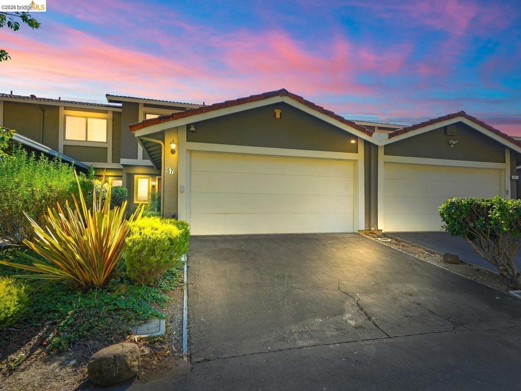 57 Thousand Oaks ST