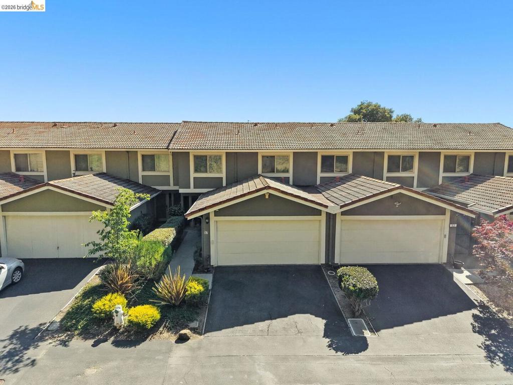 57 Thousand Oaks ST