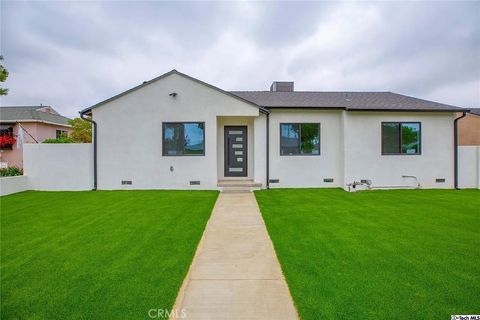 Photo of 10424 Woodley Avenue, Granada Hills, CA 91344 (MLS # GD25281247)