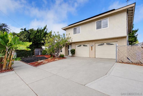 Photo of 2190 Greenbrier Drive DR, Oceanside, CA 92054 (MLS # 260024539SD)