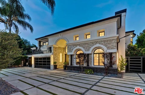 Photo of 5170 Gloria Avenue, Encino, CA 91436 (MLS # 26840573)