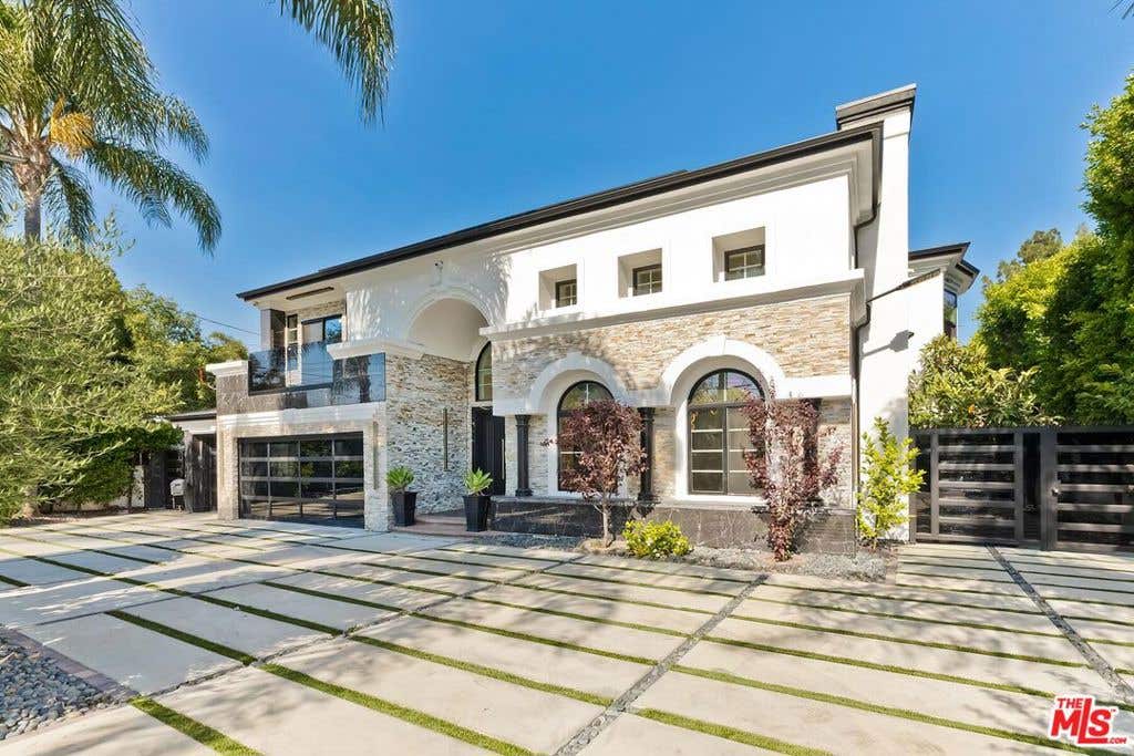 Photo of 5170 Gloria Avenue, Encino, CA 91436 (MLS # 26840573)