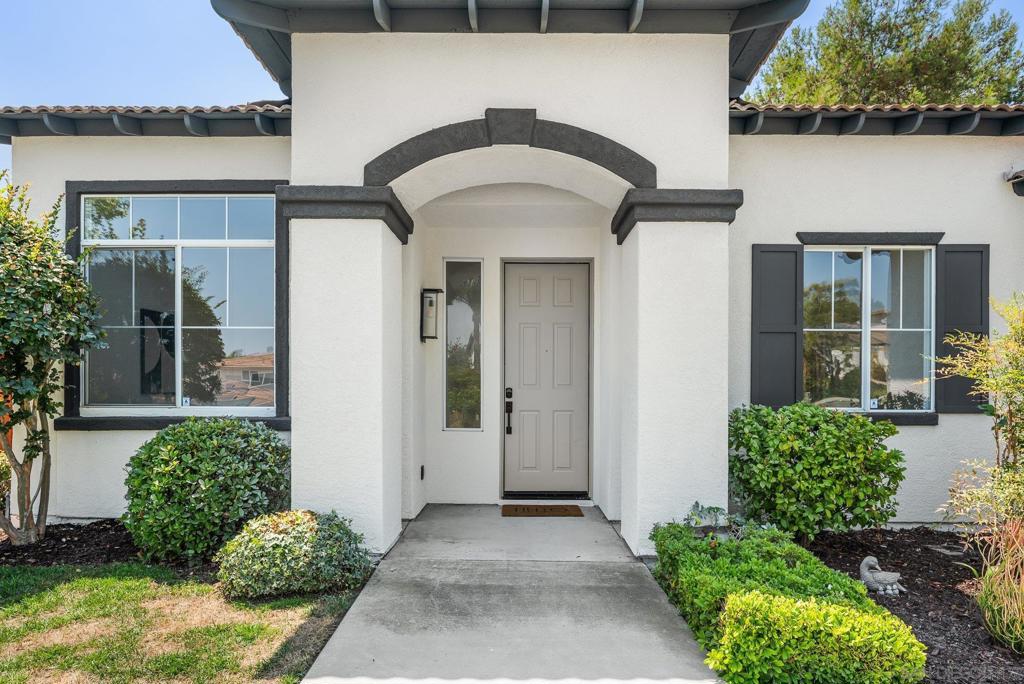1585 Whispering Palm Dr