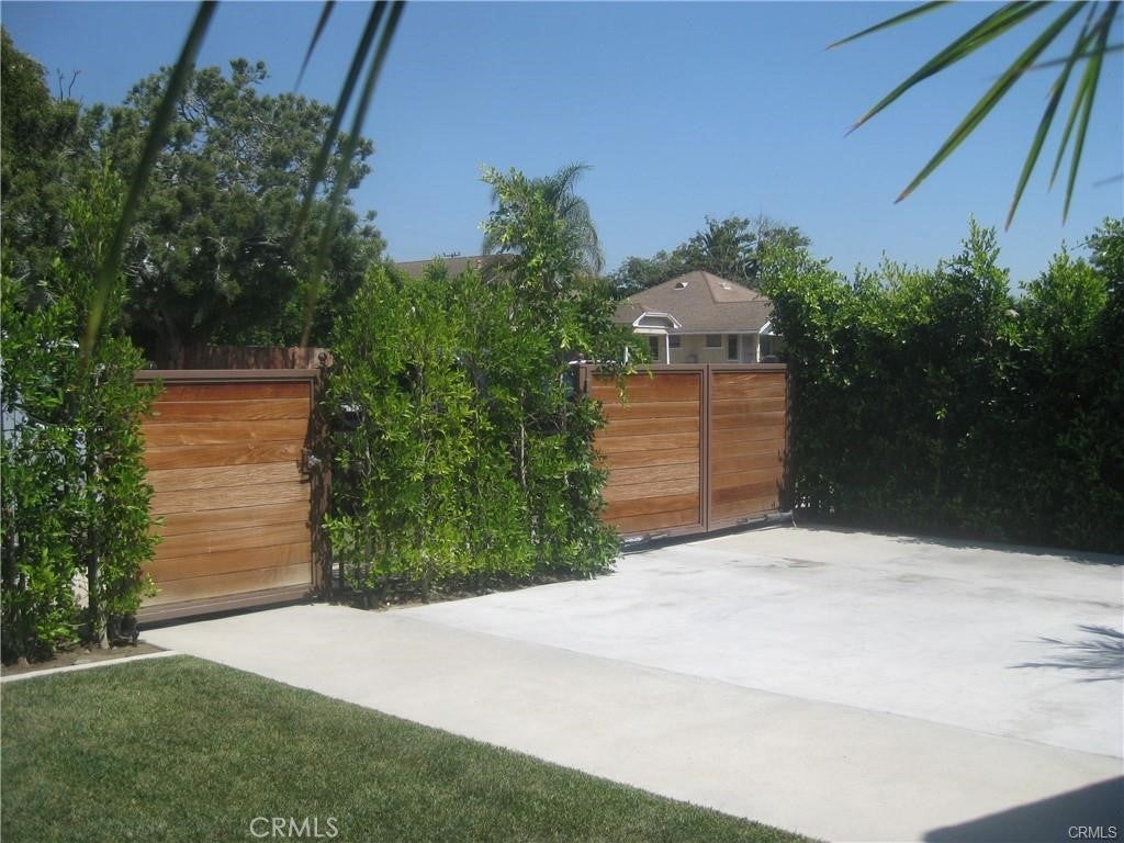 4027 La Salle