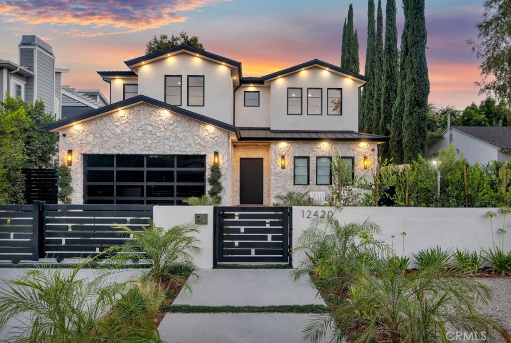 Photo of 12420 Milbank Street, Studio City, CA 91604 (MLS # SR25228296)