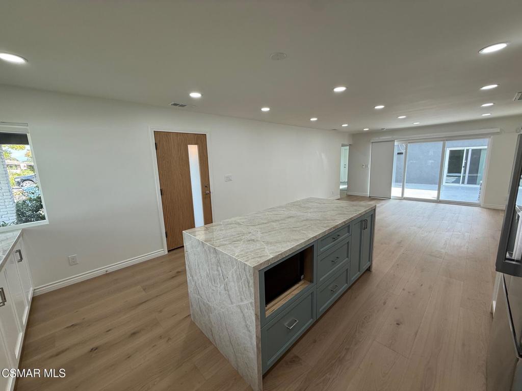 102 Alta