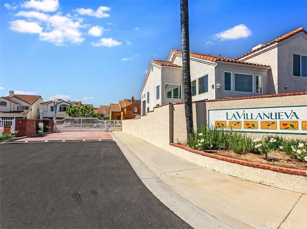 Photo of 23218 Runnymede Street, West Hills, CA 91307 (MLS # SR26055377)