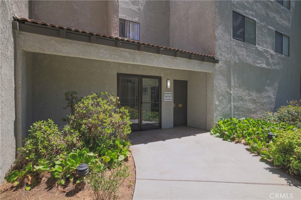 242 E Fern Avenue 208