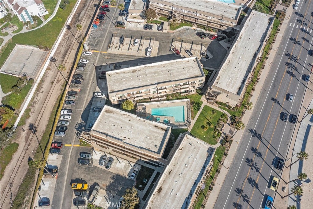 381 E Surfside