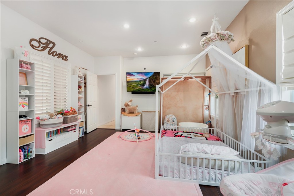 Serrano Heights - Residential