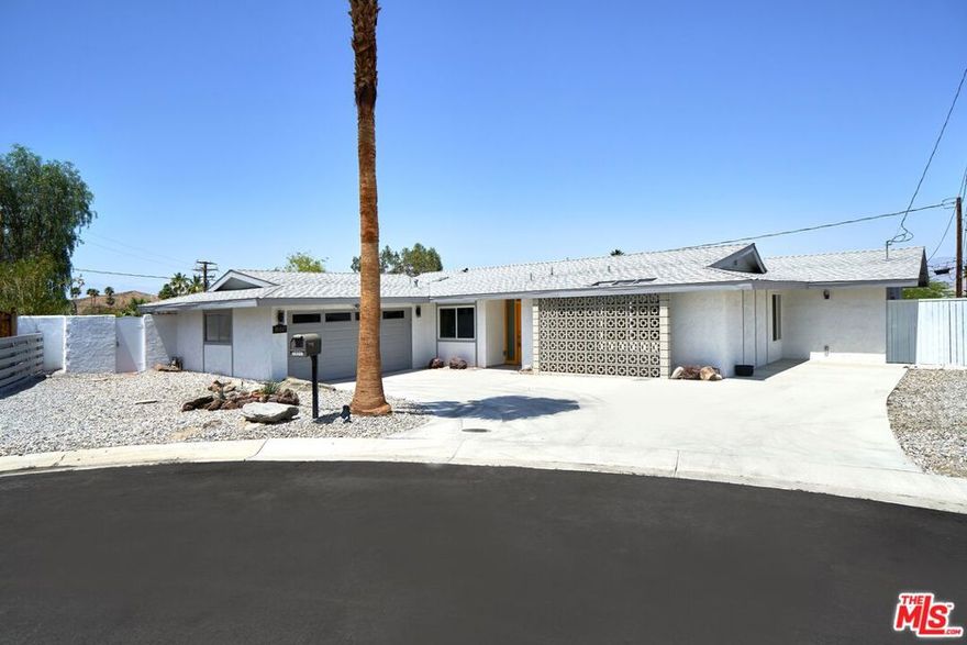 Cathedral City Cove,  1960's Contemporary View pool home.  4 bedrooms 2 baths. very private with lots of parking and beautiful views all around the house, of the deserts and mountains, easy living . no steps .very quiet Freshly painted, very clean.