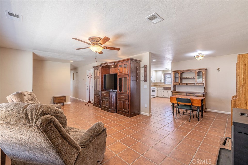 5200 Mojave Tropico Road