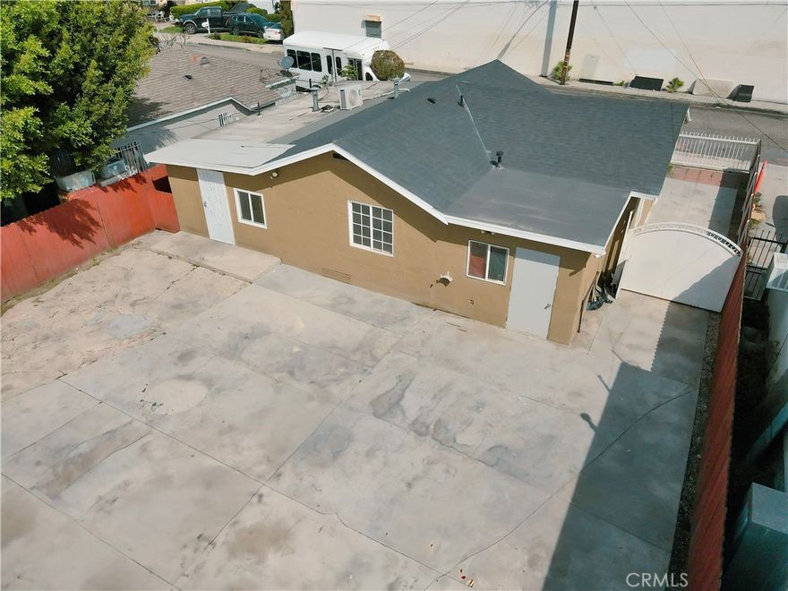 Welcome to 806 W Spruce St, located in the heart of Compton!

This charming 3-bedroom, 1-bathroom single-story home offers 960 sq ft of living space on a 3,746 sq ft lot. With a spacious layout, tile flooring, and plenty of natural light, this home is perfect for first-time buyers or investors.

The property features a long driveway for off-street parking and a large private backyard with endless potential, perfect for gatherings, gardening, or future expansion. Conveniently situated near schools, parks, shopping, and major freeways, this home offers both comfort and convenience.

Don’t miss your chance to own this affordable gem with so much to offer!