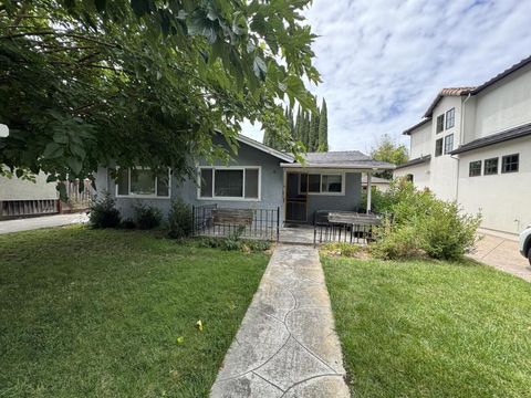 Photo of 1325 Iris Court, San Jose, CA 95125 (MLS # ML82054886)