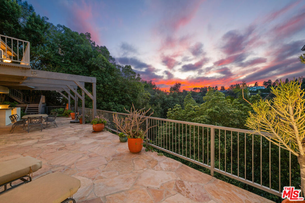 9430 Readcrest Drive